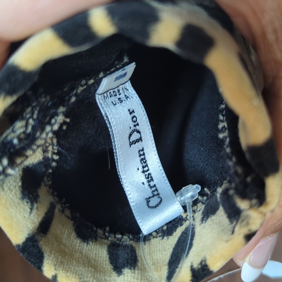 Christian Dior Eyeglass/Sunglass Case... Animal print and soft cover. NWT. - Picture 4 of 8